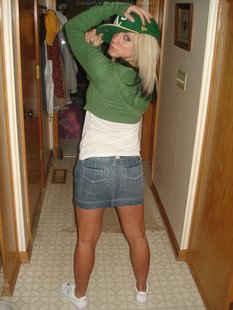 Черный член врезается в плоть молодой девушки