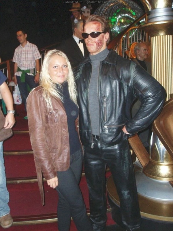 Домашние снимки неверной своему мужчине девушки 1 фото