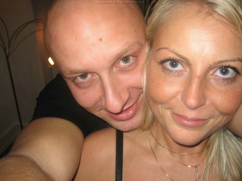 Домашние снимки неверной своему мужчине девушки 20 фото