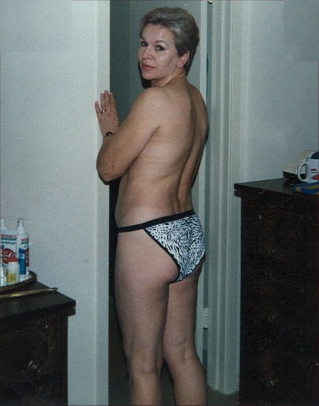 Зрелая женщина с волосатой пилоткой умеет сосать 15 фото Зрелая женщина с волосатой пилоткой умеет сосать 15 фото