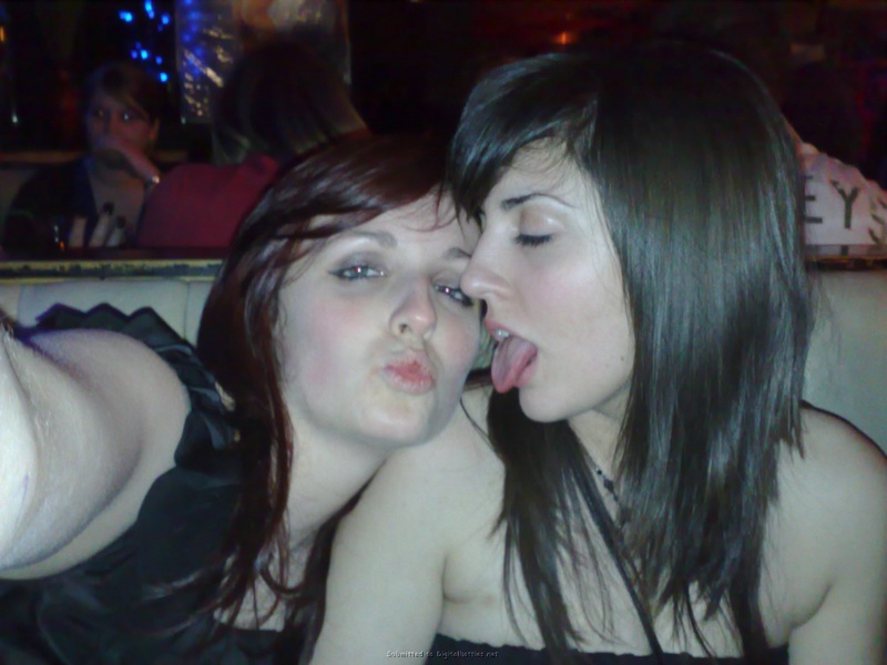 Сучка в восторге от порева задницы самотыком и членом мужика 10 фото Сучка в восторге от порева задницы самотыком и членом мужика 10 фото