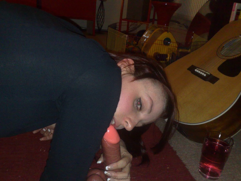 Сучка в восторге от порева задницы самотыком и членом мужика 7 фото Сучка в восторге от порева задницы самотыком и членом мужика 7 фото