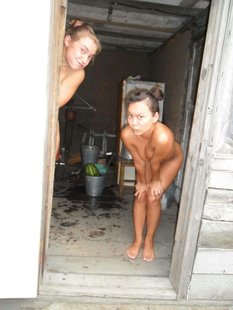 Девчатам охота игриво повеселиться