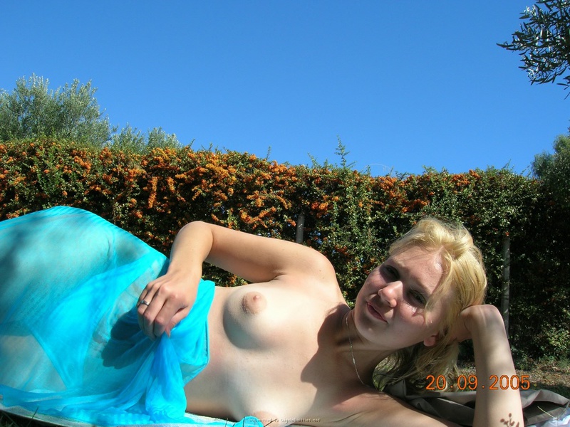 Кокетливая девица выложила свои интимные снимки в интернет 2 фото Кокетливая девица выложила свои интимные снимки в интернет 2 фото