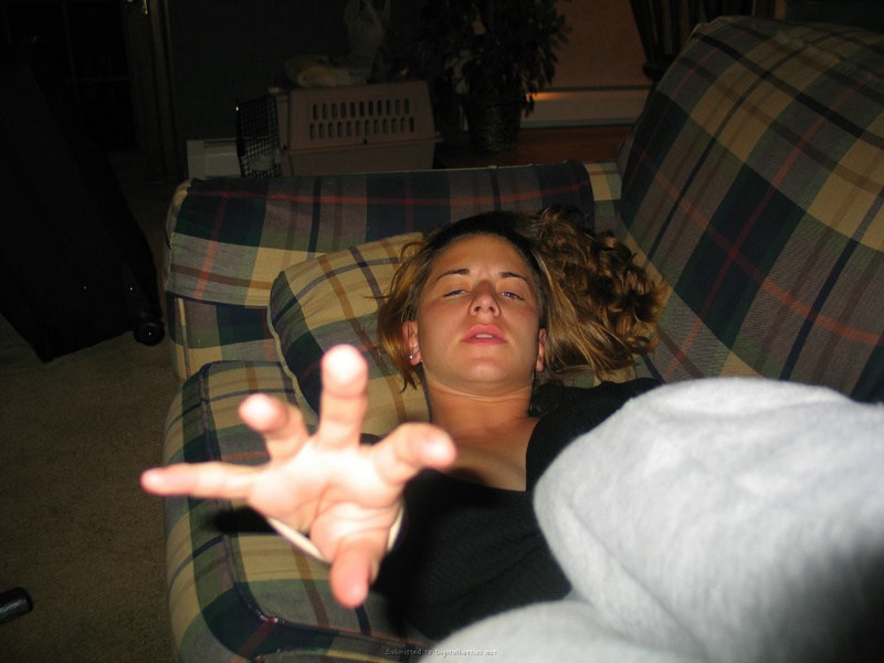 В сладкую вагину входит член 1 фото