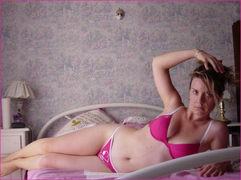 Мамочка играет дома с секс игрушкой 5 фото Мамочка играет дома с секс игрушкой 5 фото