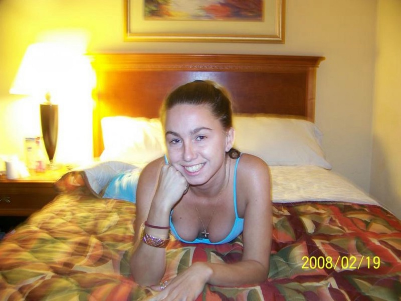 Шустрая девка ерзает на кровати и сосет пенис приятеля 3 фото Шустрая девка ерзает на кровати и сосет пенис приятеля 3 фото