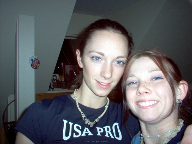 Симпатичная брюнетка делает отсос приятелю 11 фото Симпатичная брюнетка делает отсос приятелю 11 фото