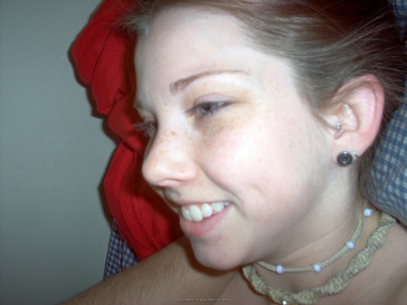 Симпатичная брюнетка делает отсос приятелю 12 фото Симпатичная брюнетка делает отсос приятелю 12 фото