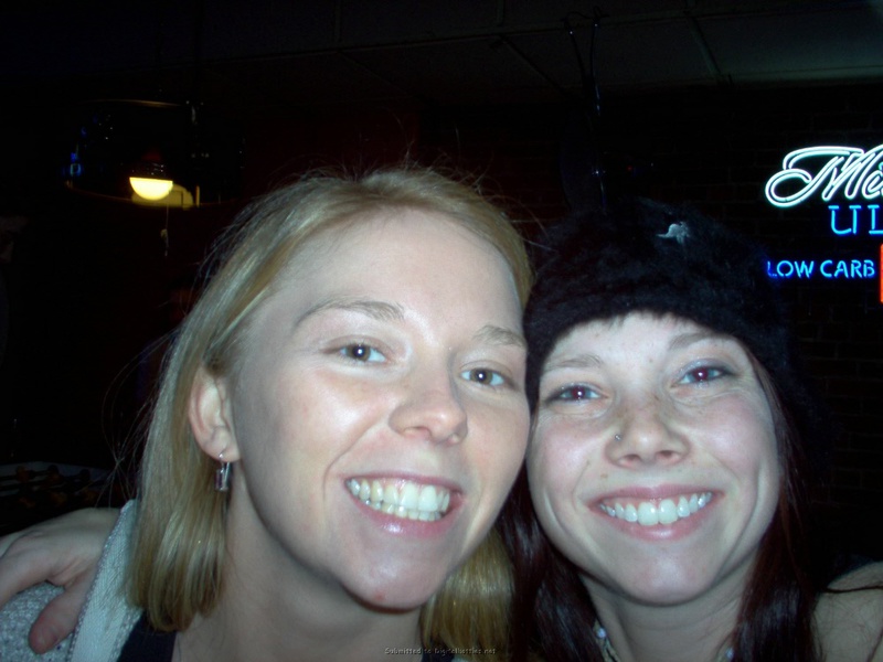 Симпатичная брюнетка делает отсос приятелю 15 фото Симпатичная брюнетка делает отсос приятелю 15 фото