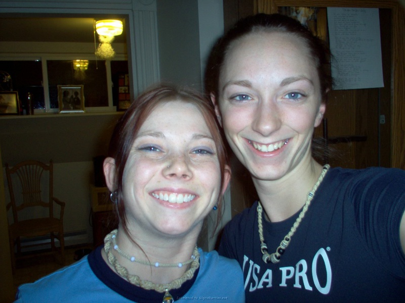 Симпатичная брюнетка делает отсос приятелю 14 фото Симпатичная брюнетка делает отсос приятелю 14 фото