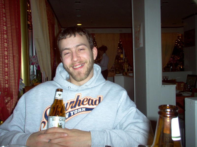 Симпатичная брюнетка делает отсос приятелю 18 фото Симпатичная брюнетка делает отсос приятелю 18 фото