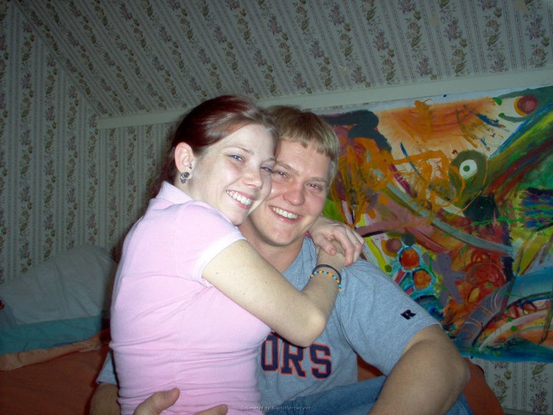 Симпатичная брюнетка делает отсос приятелю 16 фото Симпатичная брюнетка делает отсос приятелю 16 фото