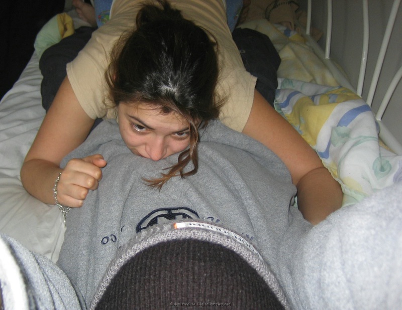 Секси брюнетка сочно демонстрирует свои формы всем нам 4 фото Секси брюнетка сочно демонстрирует свои формы всем нам 4 фото