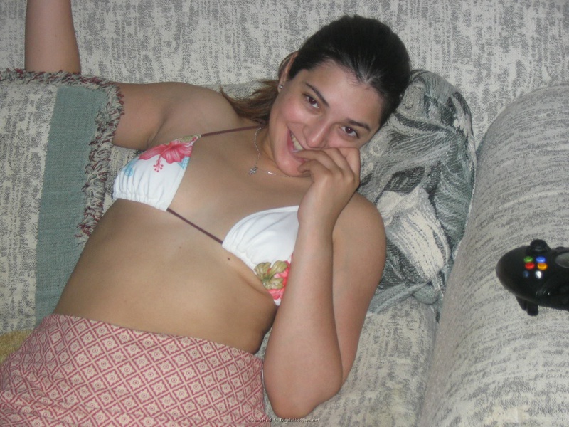 Секси брюнетка сочно демонстрирует свои формы всем нам 8 фото Секси брюнетка сочно демонстрирует свои формы всем нам 8 фото