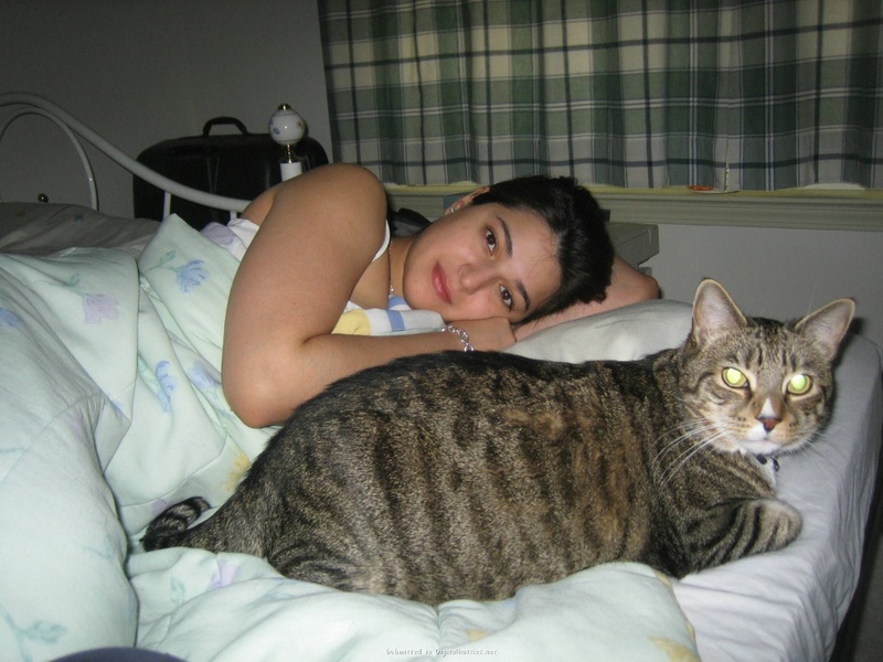 Секси брюнетка сочно демонстрирует свои формы всем нам 7 фото Секси брюнетка сочно демонстрирует свои формы всем нам 7 фото