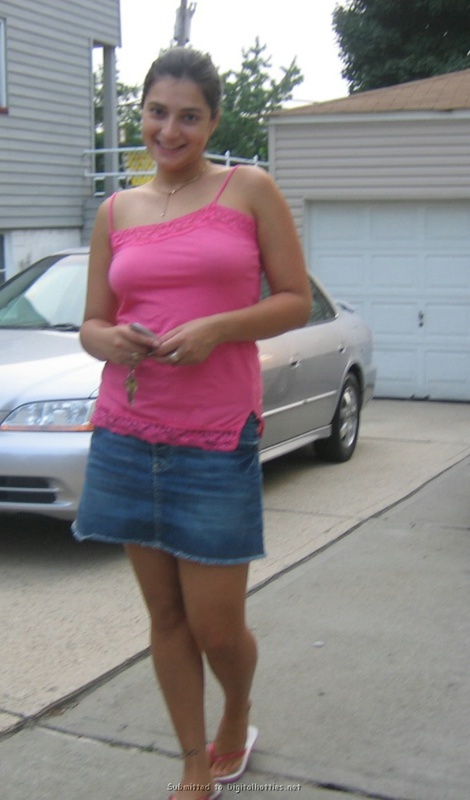 Секси брюнетка сочно демонстрирует свои формы всем нам 1 фото Секси брюнетка сочно демонстрирует свои формы всем нам 1 фото