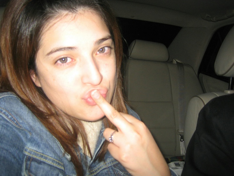 Секси брюнетка сочно демонстрирует свои формы всем нам 23 фото Секси брюнетка сочно демонстрирует свои формы всем нам 23 фото