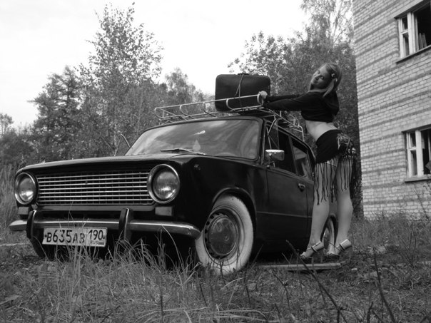 Оголенные студентки извиваются перед хахалями 11 фото