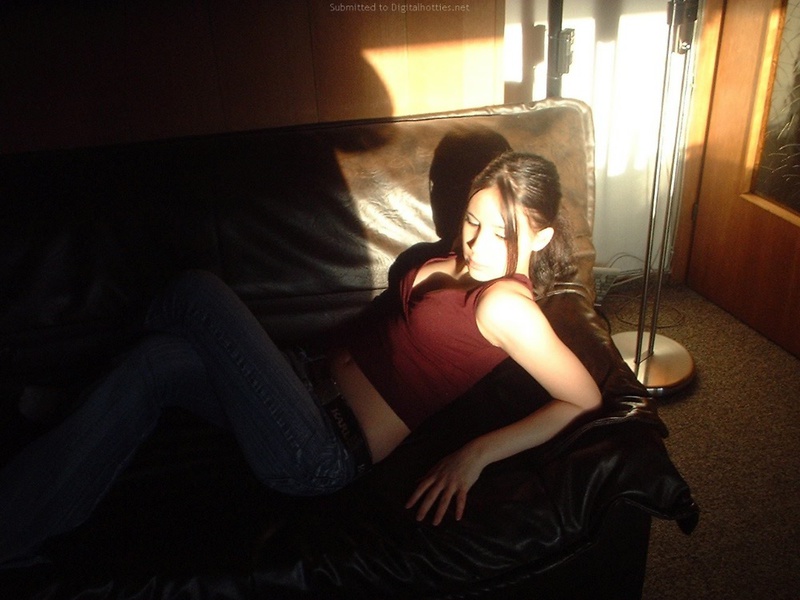 Скромная девушка отправляется принимать ванну 5 фото Скромная девушка отправляется принимать ванну 5 фото