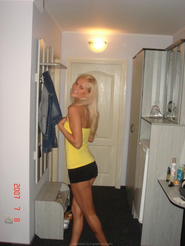 Девушка поехала с любимым парнем на море 11 фото Девушка поехала с любимым парнем на море 11 фото