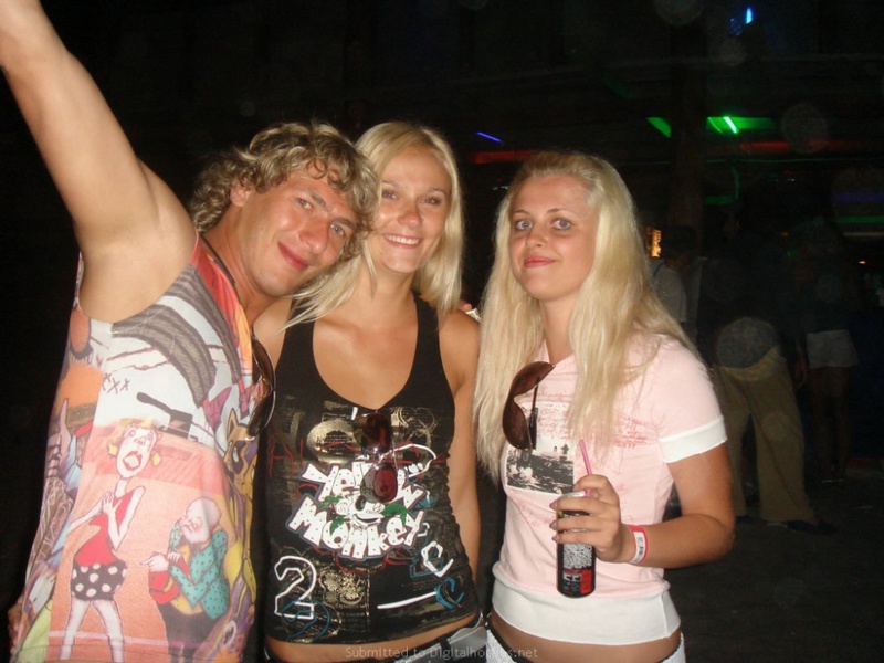 Девушка поехала с любимым парнем на море 30 фото Девушка поехала с любимым парнем на море 30 фото