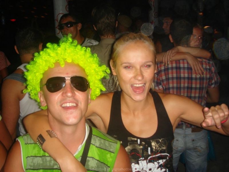 Девушка поехала с любимым парнем на море 31 фото Девушка поехала с любимым парнем на море 31 фото