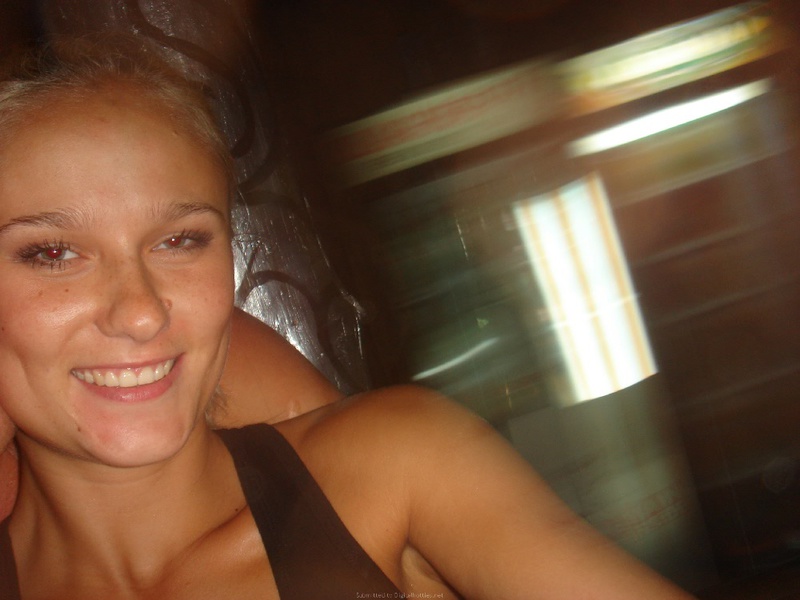 Девушка поехала с любимым парнем на море 32 фото Девушка поехала с любимым парнем на море 32 фото