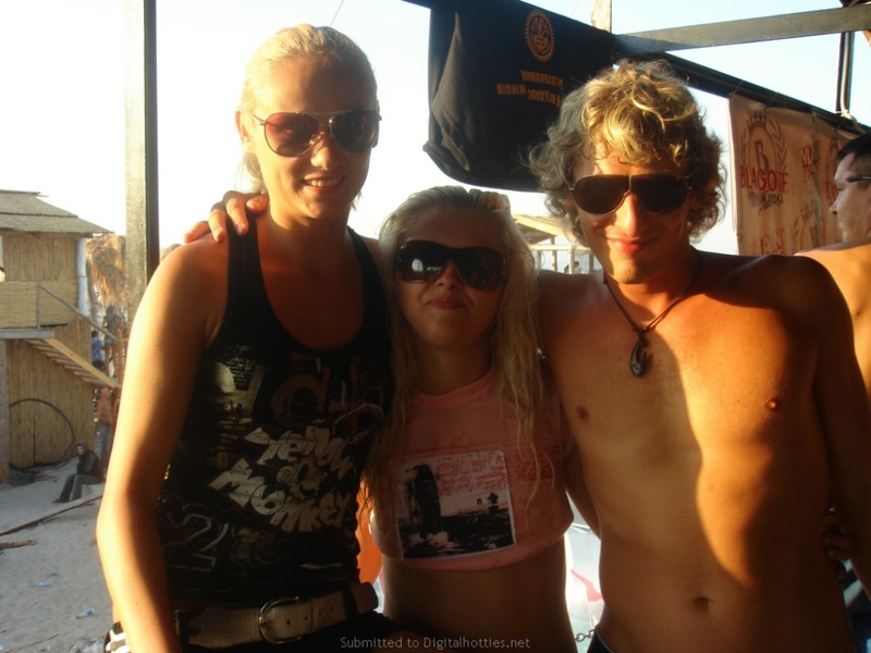 Девушка поехала с любимым парнем на море 33 фото Девушка поехала с любимым парнем на море 33 фото