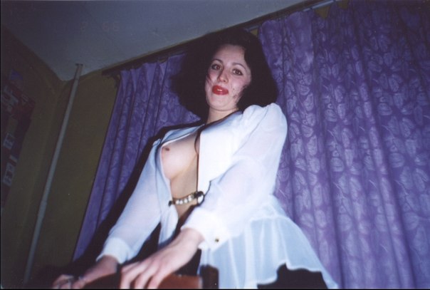 Интимные снимки из 90х от незамужних барышень 6 фото Интимные снимки из 90х от незамужних барышень 6 фото