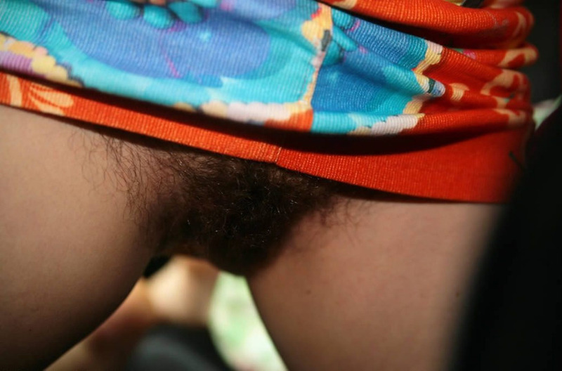 Льет на волосатую вагину шампанское 6 фото Льет на волосатую вагину шампанское 6 фото