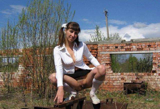 Позирует обнаженной в разных местах 8 фото Позирует обнаженной в разных местах 8 фото