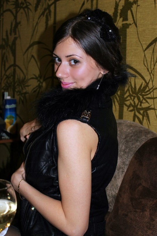 Молоденькие модели позируют и трахаются на камеру 17 фото Молоденькие модели позируют и трахаются на камеру 17 фото