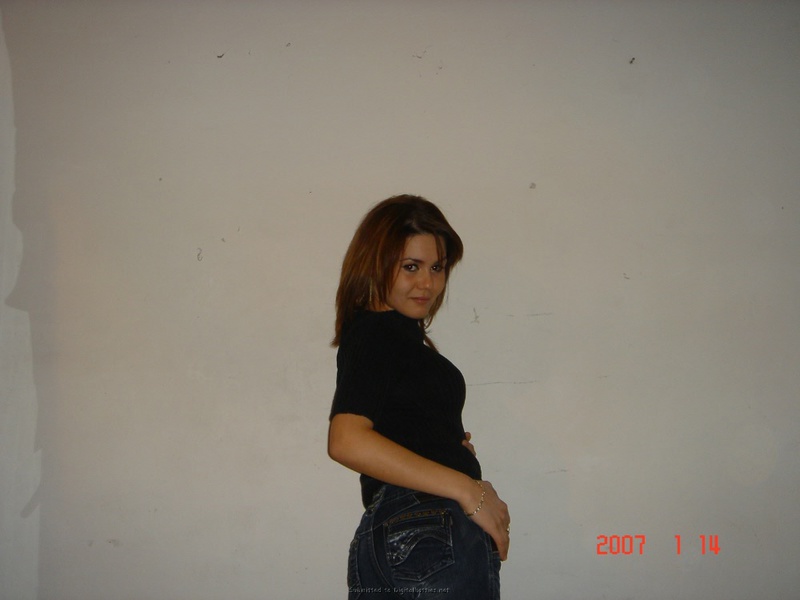 Симпатичная девушка красиво и сладко раздевается на камеру 2 фото Симпатичная девушка красиво и сладко раздевается на камеру 2 фото