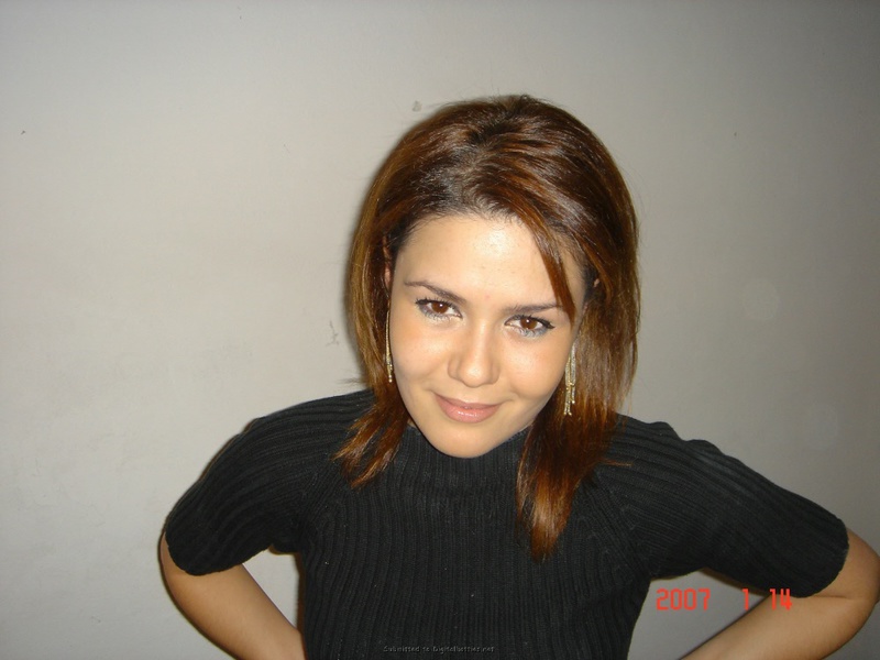 Симпатичная девушка красиво и сладко раздевается на камеру 6 фото Симпатичная девушка красиво и сладко раздевается на камеру 6 фото