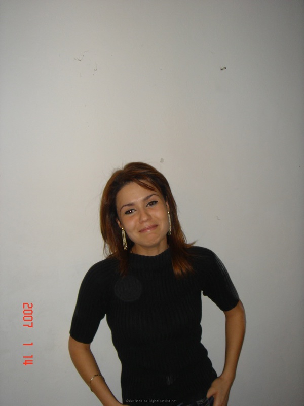 Симпатичная девушка красиво и сладко раздевается на камеру 3 фото Симпатичная девушка красиво и сладко раздевается на камеру 3 фото