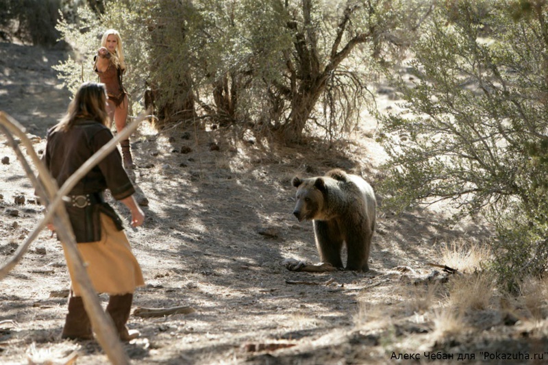 Эротика от сексуальной грудастой блондинки с медведем в дикой природе 2 фото Эротика от сексуальной грудастой блондинки с медведем в дикой природе 2 фото
