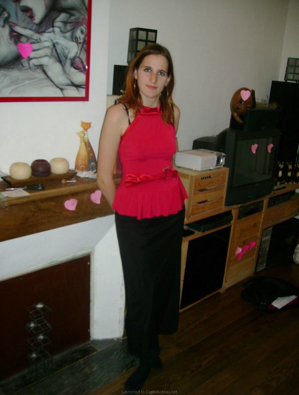 Провинциальная сучка неловко позирует перед камерой 2 фото Провинциальная сучка неловко позирует перед камерой 2 фото