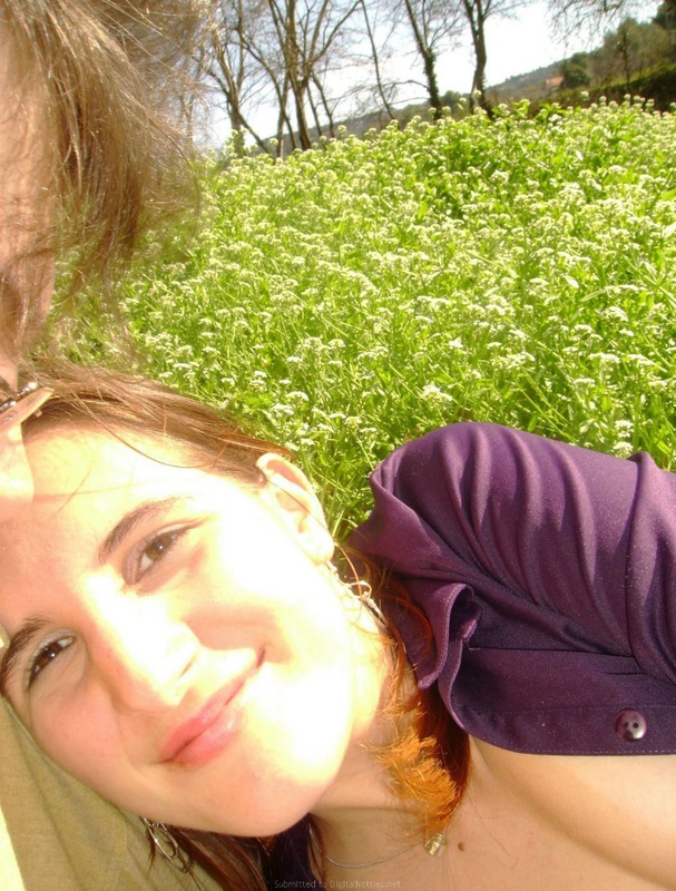 Провинциальная сучка неловко позирует перед камерой 3 фото Провинциальная сучка неловко позирует перед камерой 3 фото