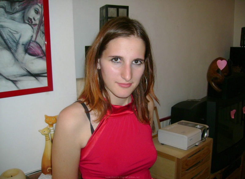 Провинциальная сучка неловко позирует перед камерой 1 фото Провинциальная сучка неловко позирует перед камерой 1 фото