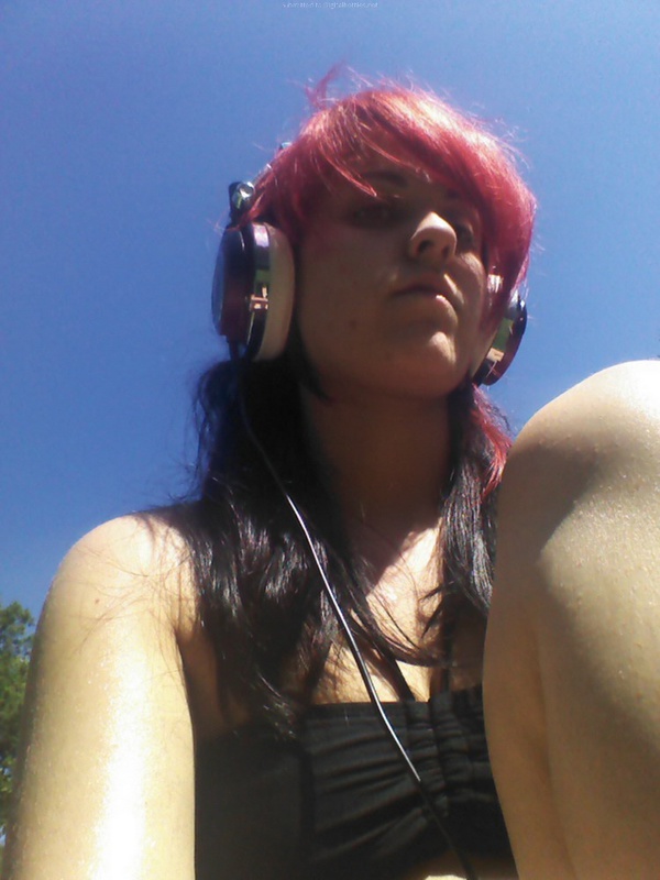 Рыжая девчонка любит погулять и по-позировать голой 8 фото Рыжая девчонка любит погулять и по-позировать голой 8 фото