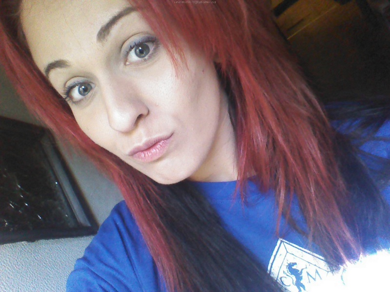 Рыжая девчонка любит погулять и по-позировать голой 14 фото Рыжая девчонка любит погулять и по-позировать голой 14 фото