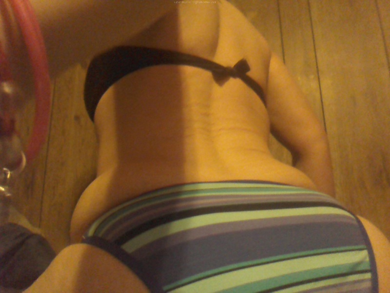 Рыжая девчонка любит погулять и по-позировать голой 10 фото Рыжая девчонка любит погулять и по-позировать голой 10 фото