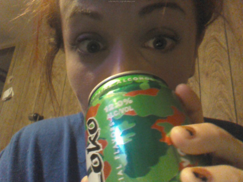 Рыжая девчонка любит погулять и по-позировать голой 18 фото Рыжая девчонка любит погулять и по-позировать голой 18 фото