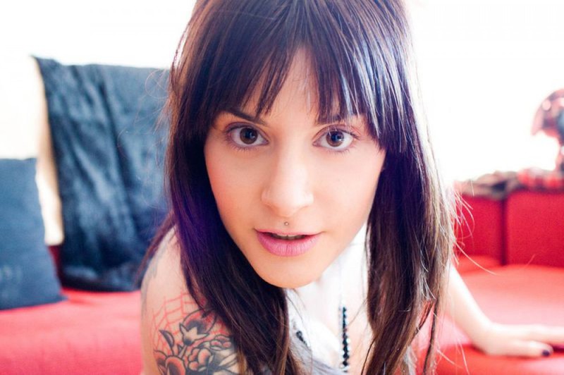 Худая леди в татуировках показала свои потайные места 14 фото Худая леди в татуировках показала свои потайные места 14 фото