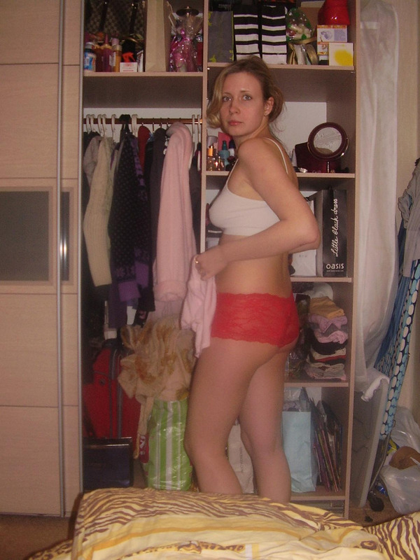 Эротика от бесстыжей голой девушки на кровати 2 фото Эротика от бесстыжей голой девушки на кровати 2 фото