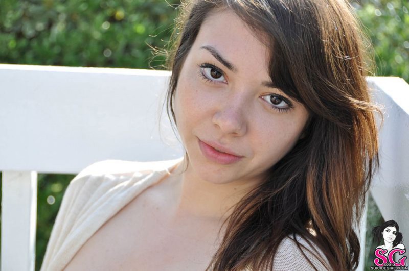 На террасе оголяет свое замечательное тело 4 фото На террасе оголяет свое замечательное тело 4 фото