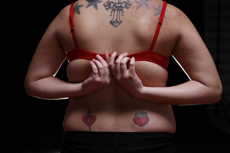 Полная азиатка разделась на камеру 17 фото Полная азиатка разделась на камеру 17 фото