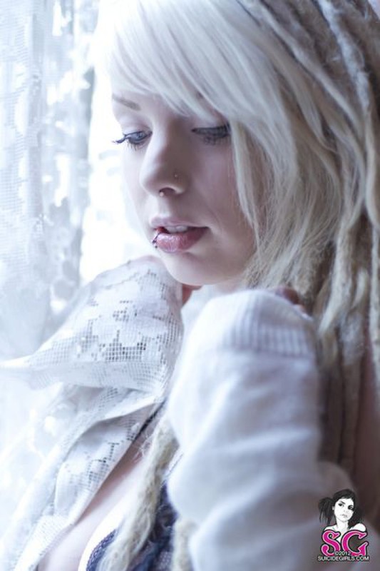 Показывает себя в обнаженном виде 5 фото Показывает себя в обнаженном виде 5 фото