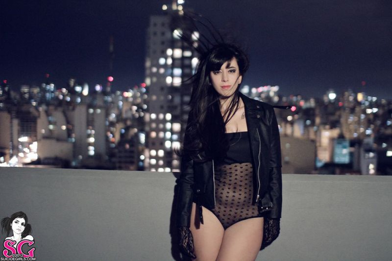 Потрясающая ночная эротика на крыше здания 8 фото Потрясающая ночная эротика на крыше здания 8 фото